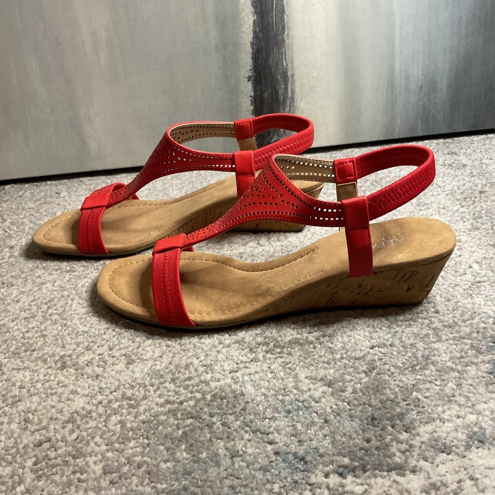 Alfani Step 'N Flex Vacanzaa 2 Tomato Red Perf Wedge Sandals - Size 9 - Picture 6 of 13